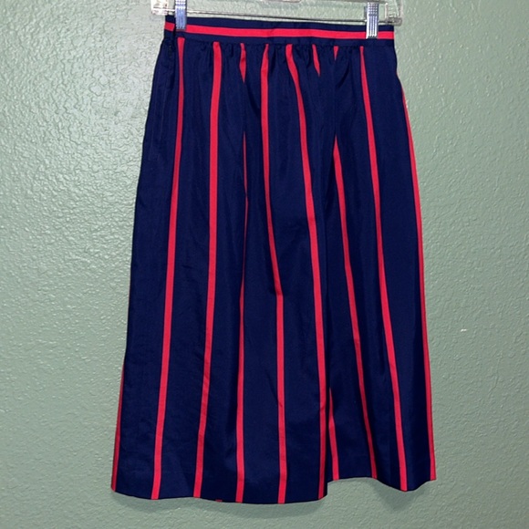 Vintage pleated midi skirt • navy blue with red stripes • modest • 70s 80s - Picture 3 of 6